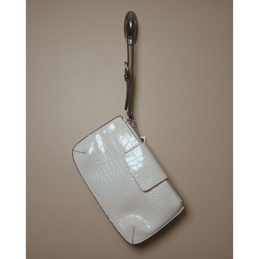 NWT Guess Lindsey Mini Wristlet Clutch White Black Bow Croc Patent Wallet Y2K - Picture 3 of 9
